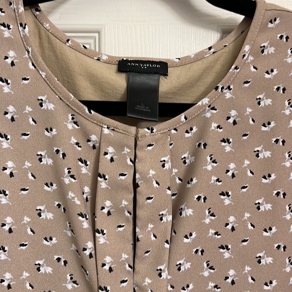 Ann Taylor large sleeveless top - Picture 4 of 6